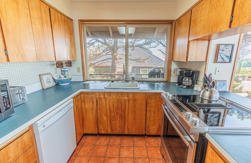 Lincoln City House | Oceanfront Home, Deck, High Windows with Amazing Views, Beach Access Nearby