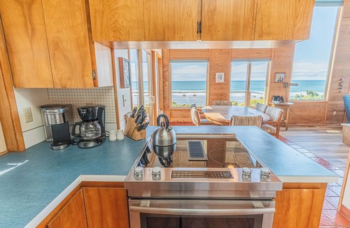 Lincoln City House | Oceanfront Home, Deck, High Windows with Amazing Views, Beach Access Nearby