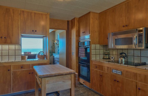 Watsonville House | Oceanfront Home & Guesthouse - Panoramic Views