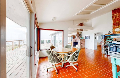 Elk House | Oceanfront Home in Elk-Panoramic Views & Firepit