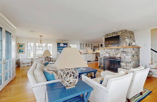 Ocean Point House | Oceanfront home incredible ocean views, deck & location