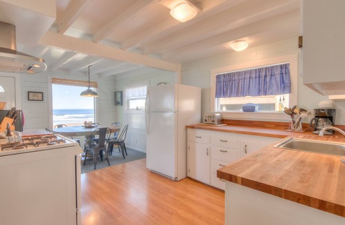 Roads End House | Oceanfront Home with Panoramic Ocean Views - Changing Shores