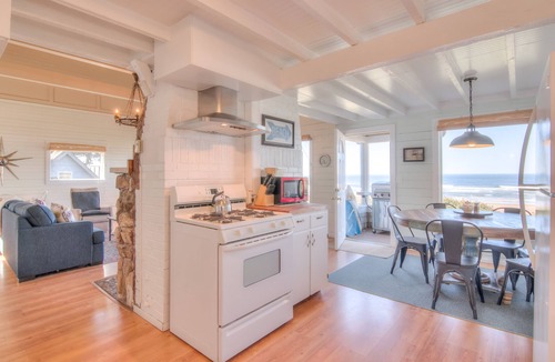 Roads End House | Oceanfront Home with Panoramic Ocean Views - Changing Shores