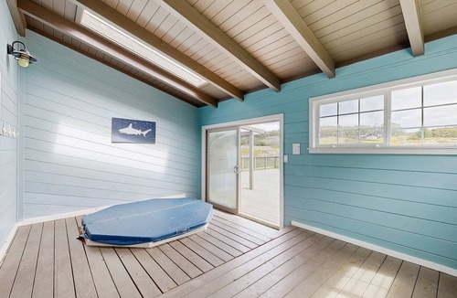 Fort Bragg House | Oceanfront Home with Hot Tub, Beach Access, Deck