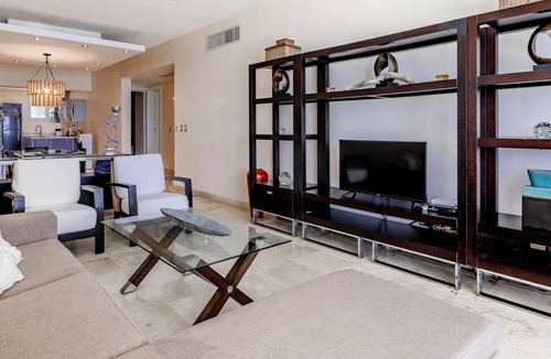 Cabarete Condo | Oceanfront Hot Tub Pool King Size Bed 305