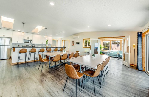 Edgewater Shores House | Oceanfront, Hot Tub, Sleeps 23-62!