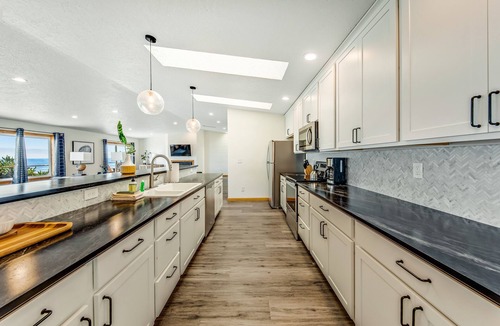 Edgewater Shores House | Oceanfront, Hot Tub, Sleeps 23-62!