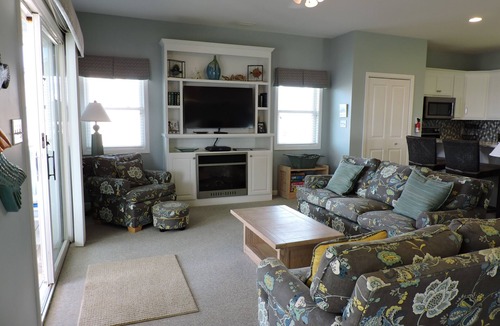 Emerald Isle House | Oceanfront, hot tub, dog-friendly and an elevator