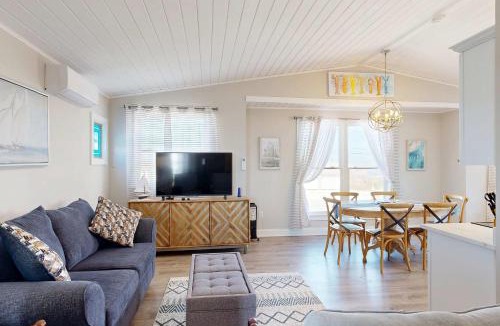 North Truro House | Oceanfront hotel suite at beachfront Sandbars Inn with balcony AC & firepit