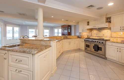 Bonnet Shores House | Oceanfront House in Narragansett