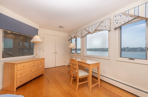 Bonnet Shores House | Oceanfront House in Narragansett