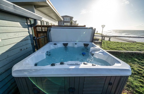 Gleneden Beach House | Oceanfront house steps to beach with private hot tub firepit and spectacular view