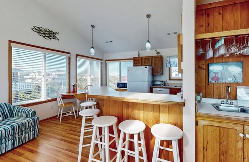 Waves House | Oceanfront house w/private hot tub, balcony, washer/dryer, WiFi, central AC