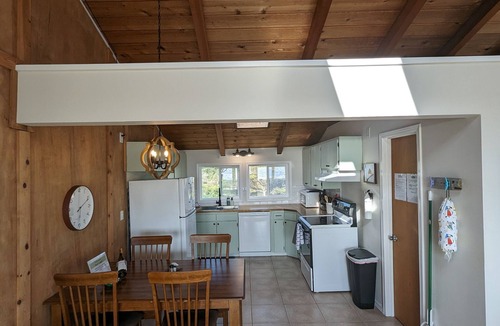 Cohassett Beach House | OCEANFRONT - Kid/Dog Friendly - Ocean Side Deck - Firepit - Beach Path - VIEWS!