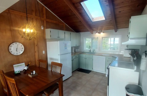 Cohassett Beach House | OCEANFRONT - Kid/Dog Friendly - Ocean Side Deck - Firepit - Beach Path - VIEWS!