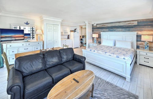 Ortona Park Condo | Oceanfront King Studio | Largest Balcony | Beach