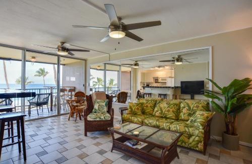 Honokowai Apartment | Oceanfront Lahaina Condo with Balcony and Pool Access!