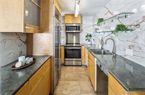 Diamond Head - Kapahulu - St. Louis Condo | Oceanfront Living on the Gold Coast!