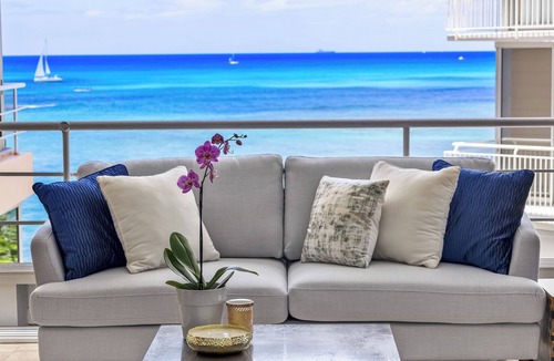 Diamond Head - Kapahulu - St. Louis Condo | Oceanfront Living on the Gold Coast!