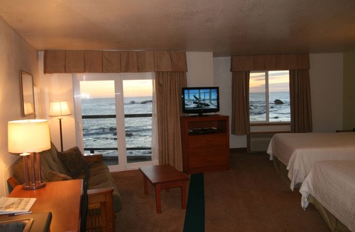 Crescent City Hotel | Oceanfront Lodge
