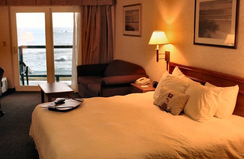 Crescent City Hotel | Oceanfront Lodge