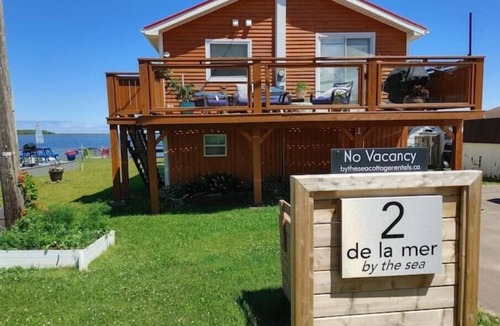 Cormierville Apartment | Oceanfront Loft Getaway