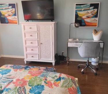 Alamitos Beach Apartment | Oceanfront lux condo
