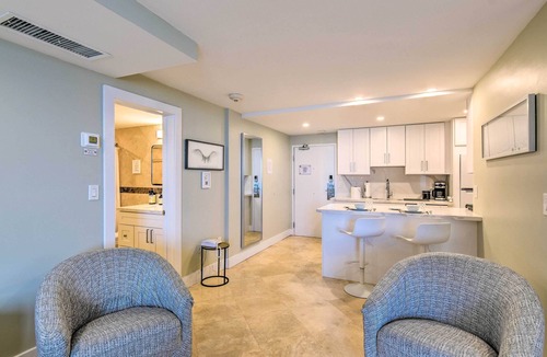 Galt Mile Apartment | Oceanfront Luxury Renovated Resort Getaway!
