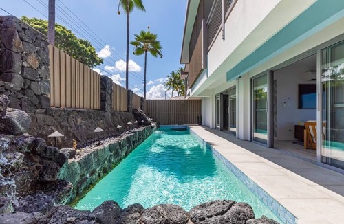 Kahaluu Bay House | Oceanfront Luxury Home with Beach Access and Private Pool - 5 bed/5 bath