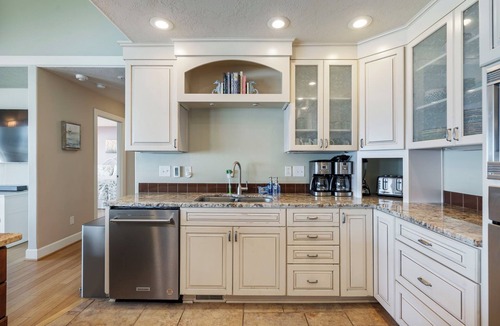 Roads End House | OCEANFRONT Luxury Roads End 4000sft home w/Hot tub! Dog friendly, amazing views!