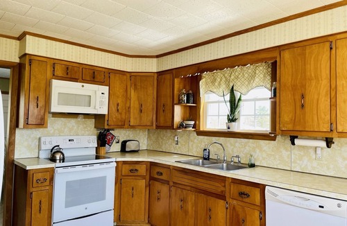 Stockton Springs House | Oceanfront mid-coast Maine Getaway!