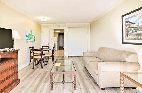 Downtown Myrtle Beach Apartment | Oceanfront Myrtle Beach Condo w/Balcony!