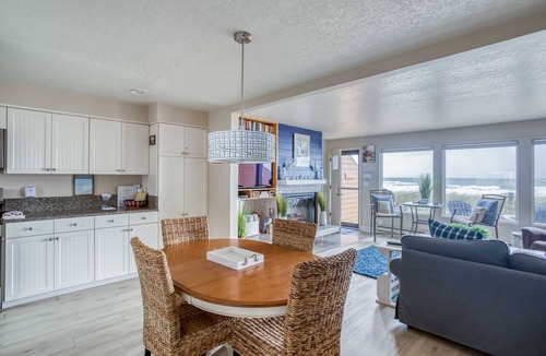 Neskowin House | Oceanfront Neskowin Beauty with Easy Beach Access!