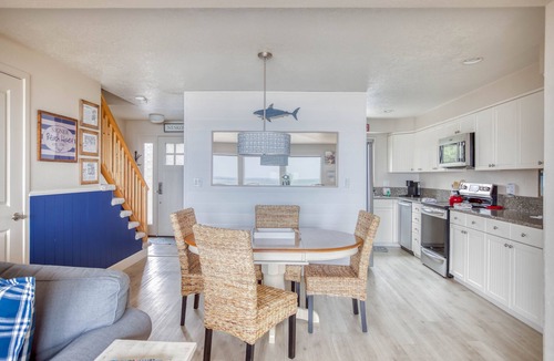 Neskowin House | Oceanfront Neskowin Beauty with Easy Beach Access!