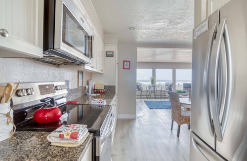 Neskowin House | Oceanfront Neskowin Beauty with Easy Beach Access!