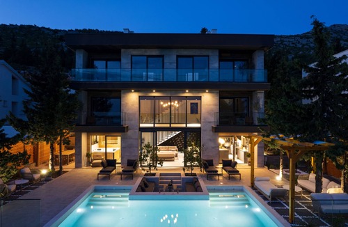 Starigrad Villa | Oceanfront Oasis: Discover Villa Soho in Starigrad