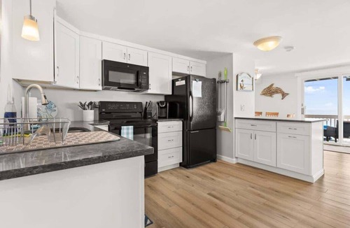 Salisbury Beach Condo | Oceanfront Oasis | Steps to Beach | Ocean Views