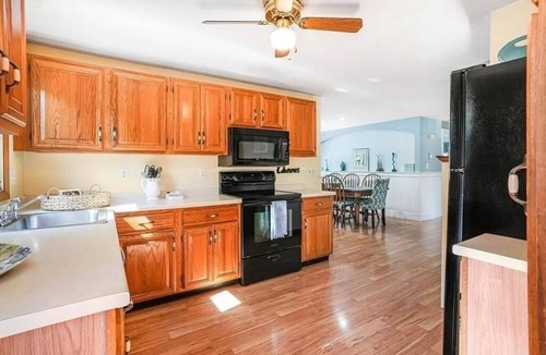 West Falmouth House | Oceanfront, Old Silver Beach