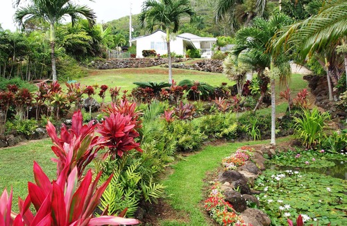 Waikane House | Oceanfront - one acre on Kaneohe Bay!