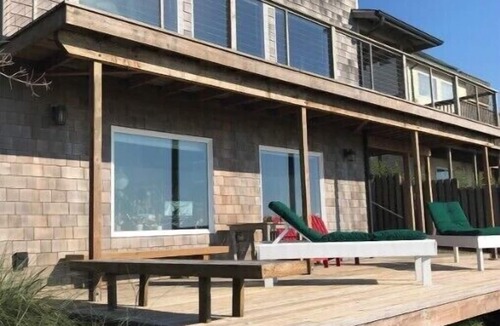 Lincoln Beach Apartment | Oceanfront One Bedroom, One Bath n