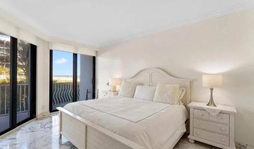 Palm Beach Apartment | Oceanfront Palm Beach Retreat with Private Beach Access