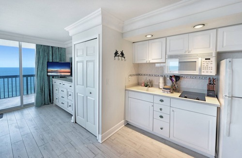 Ortona Park Condo | Oceanfront Panoramic Views | Private Balcony |King