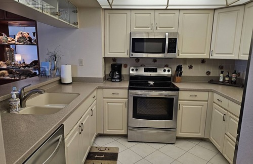 New Smyrna Beach Condo | 🏖️👣OCEANFRONT PARADISE- 7th Floor balcony views! 🩴👙