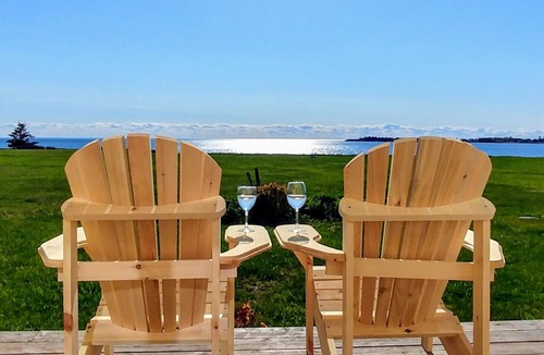 Chelton House | Oceanfront - PEI Beach House by the Bay - 4 Star - Great Location