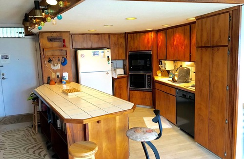 Maili Condo | Oceanfront Penthouse on Maili Beach