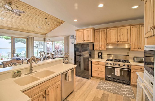 Point Arena House | Oceanfront Point Arena House w/Lovely Deck!