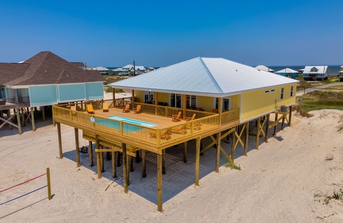 Dauphin Island House | Oceanfront, pool, oversized deck, volleyball pit! - Lemon Breeze