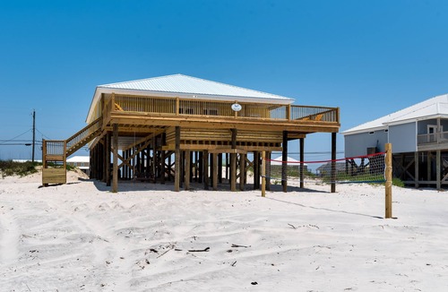 Dauphin Island House | Oceanfront, pool, oversized deck, volleyball pit! - Lemon Breeze