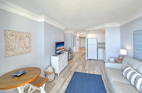 Ortona Park Condo | Oceanfront Private Balcony Overlooks Heated Pool