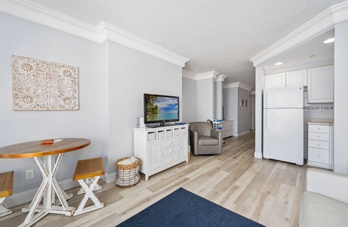 Ortona Park Condo | Oceanfront Private Balcony Overlooks Heated Pool